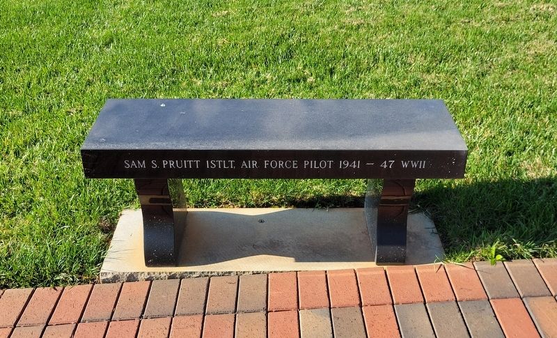 World War II Memorial Bench image. Click for full size.