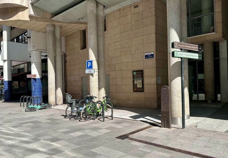 D�couvrez Saint-Denis / Discover Saint-Denis Marker - wide view image. Click for full size.