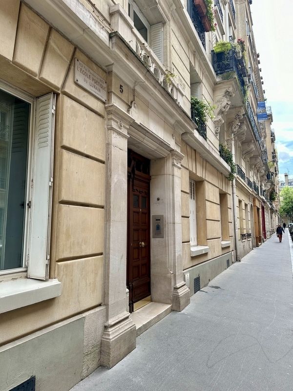L��cole Po�tique de Lunain Marker - wide view image. Click for full size.