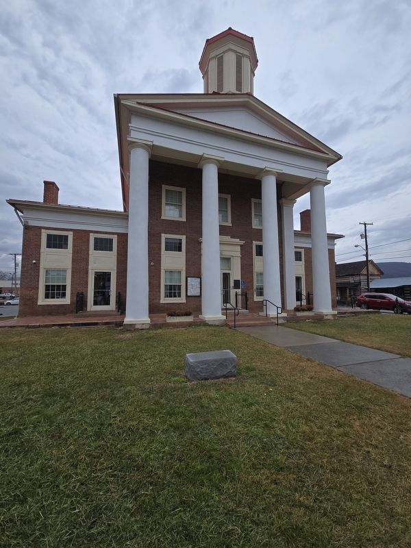 Craig County Courthouse, location of the World War Memorial image. Click for full size.