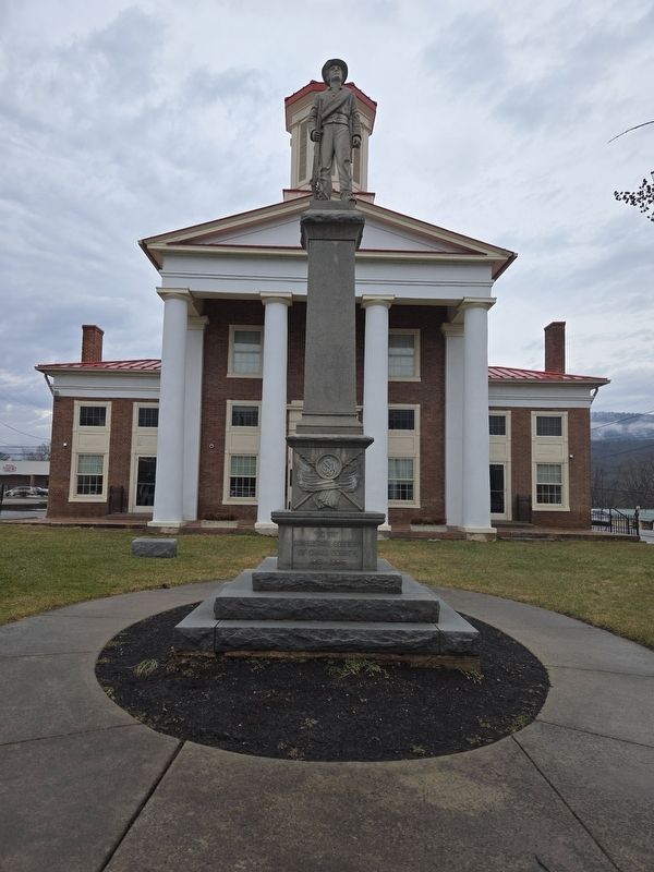 Craig County Confederate Monument (full view) image. Click for full size.