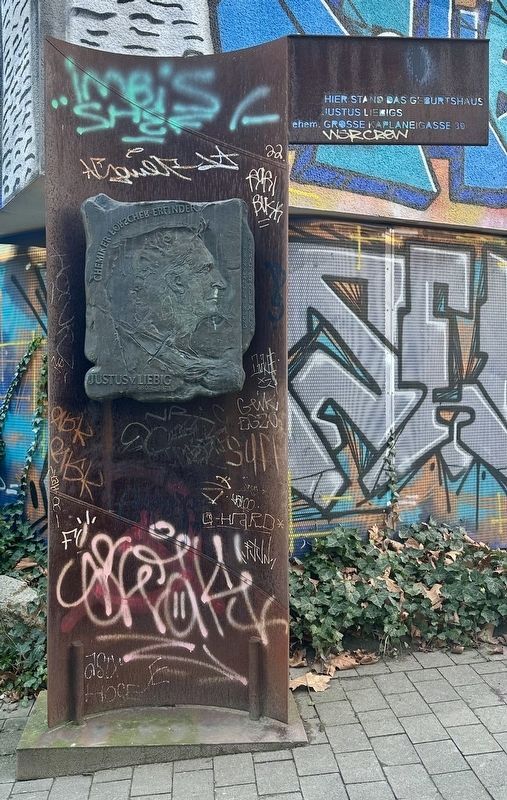 Justus von Liebig Marker - wide view image. Click for full size.