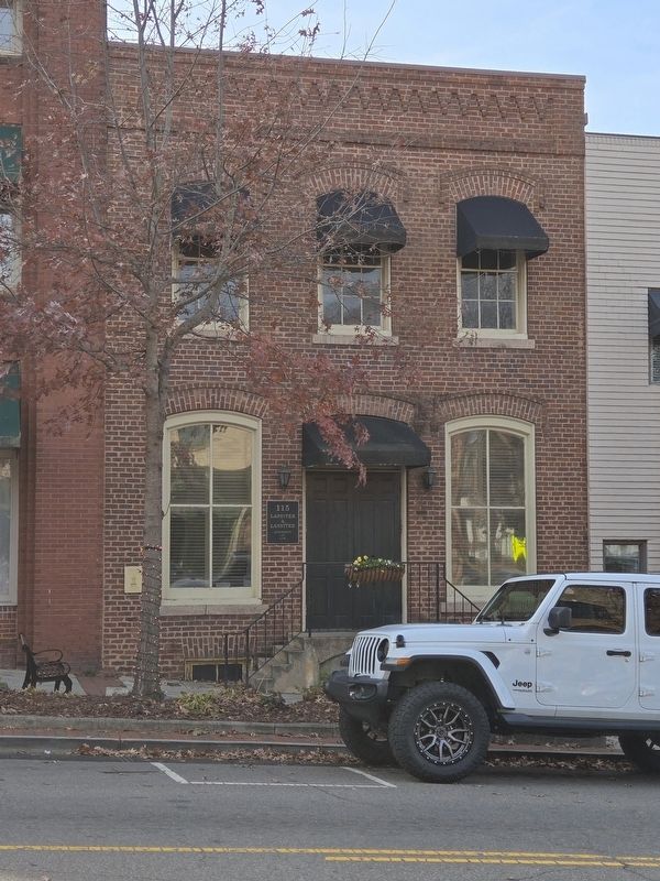 Full view of T. Ross Alexander Company building. Currently Lassiter & Lassiter Law office image. Click for full size.