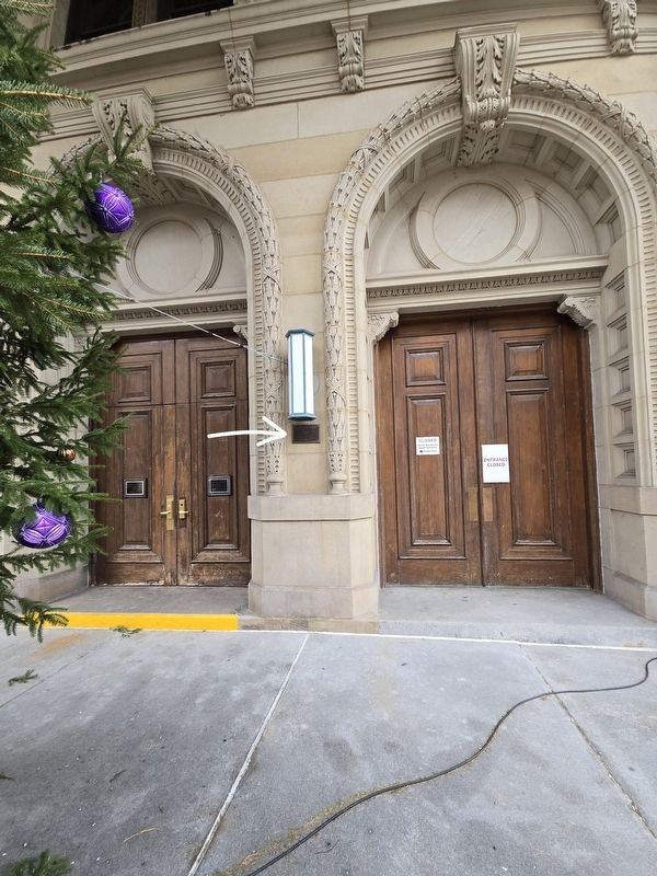 Washington Co. Courthouse Marker located between to double doors on the right indicated by the arrow image. Click for full size.