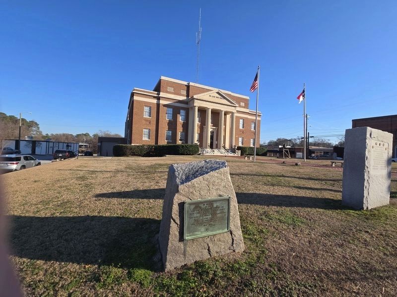 Greene County Confederate Memorial front of the Greene County Courthouse image. Click for full size.