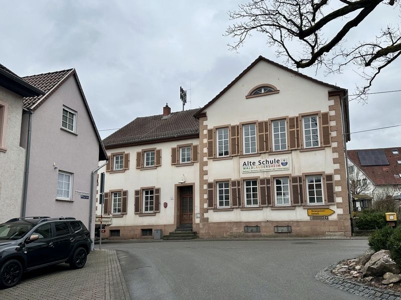 Ehemalige Schule von Waldlaubersheim / Former Waldlaubersheim School and Marker image. Click for full size.