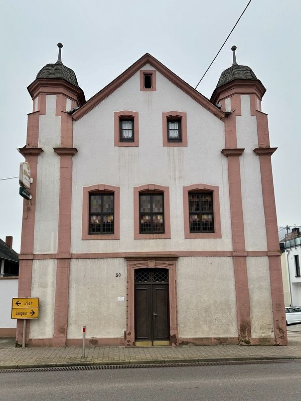 Burghaus/Gasthaus �zum L�wen� / Castle House/Inn �zum L�wen� image. Click for full size.
