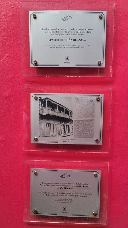 The Do�a Blanca Marker with the additional dedication plaques image. Click for full size.