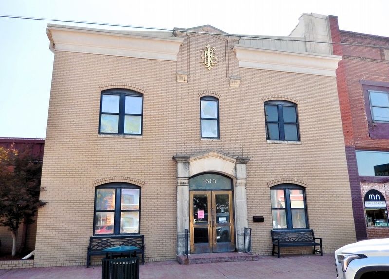 Former First National Bank Building image. Click for full size.