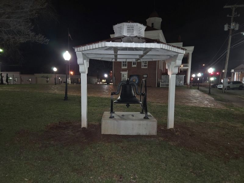 Location of Rittenhouse Academy Bell at Historic Roane County Courthouse. Click for full size. Location of Rittenhouse Academy Bell at Historic Roane County Courthouse image. Click for full size.