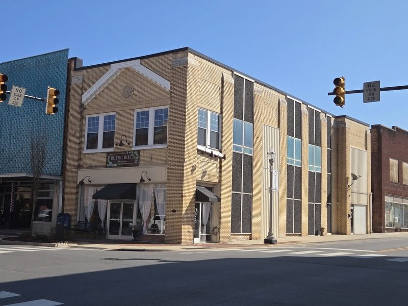 Full view of Farmer's Bank & Trust. Marker is at the far right. image. Click for full size.