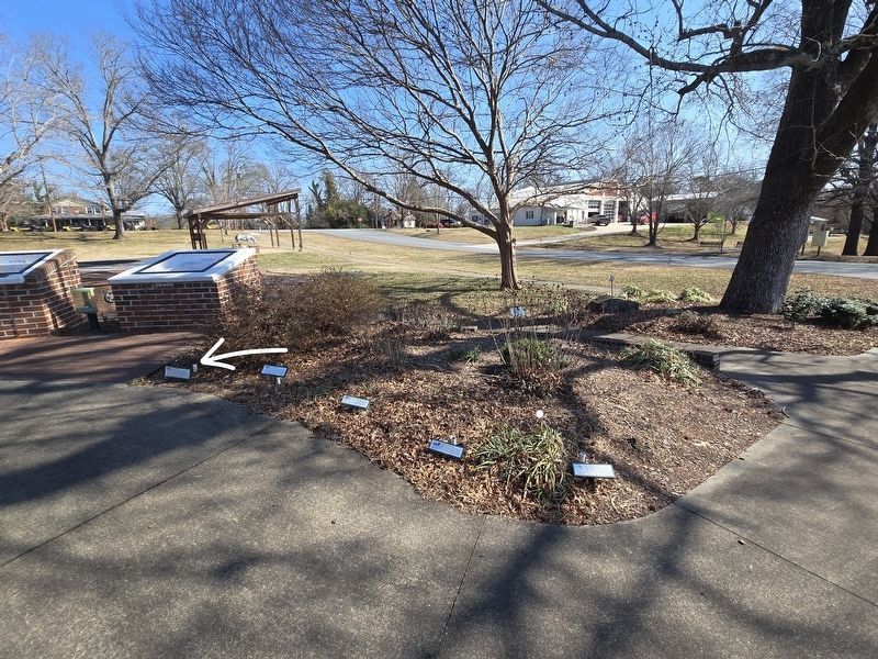 Full view of the south side of the historic flags markers. Betsy Ross Flag indicated by the arrow. Click for full size. Full view of the south side of the historic flags markers. Betsy Ross Flag indicated by the arrow image. Click for full size.
