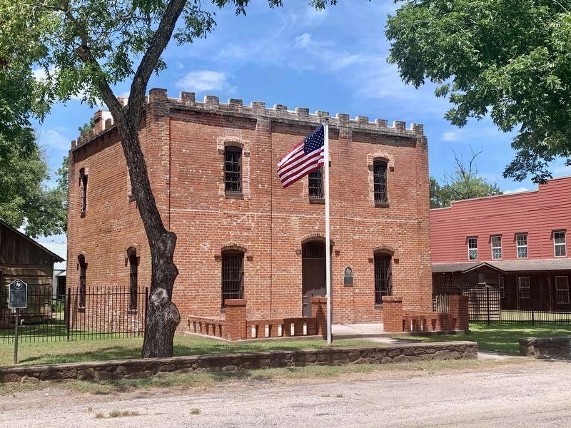 The view of the restored 1881 Freestone County Jail and Marker image. Click for full size.
