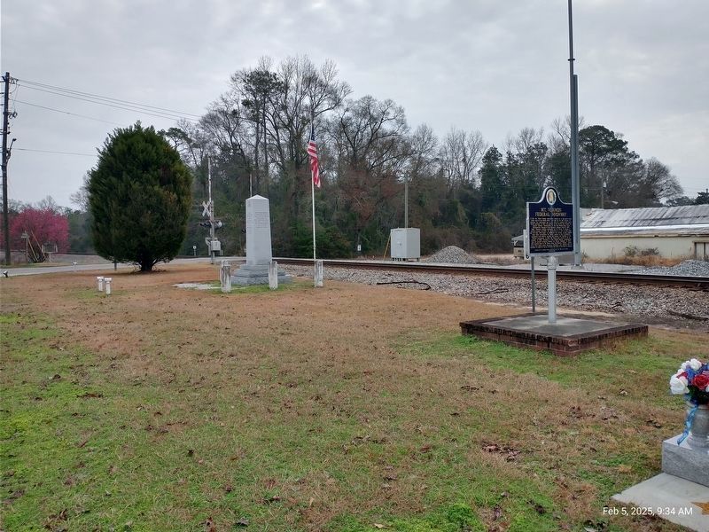 View facing north towards the obelisk in background near the Mt. Vernon Federal Highway Marker. Click for full size. View facing north towards the obelisk in background near the Mt. Vernon Federal Highway Marker image. Click for full size.
