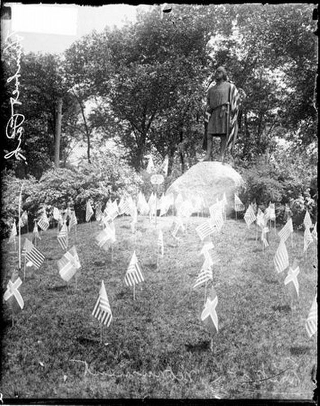 Leif Erikson statue (1915). Click for full size. Leif Erikson statue (1915) image. Click for full size.