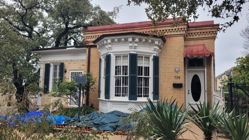 The North Cottage and Marker image. Click for full size.