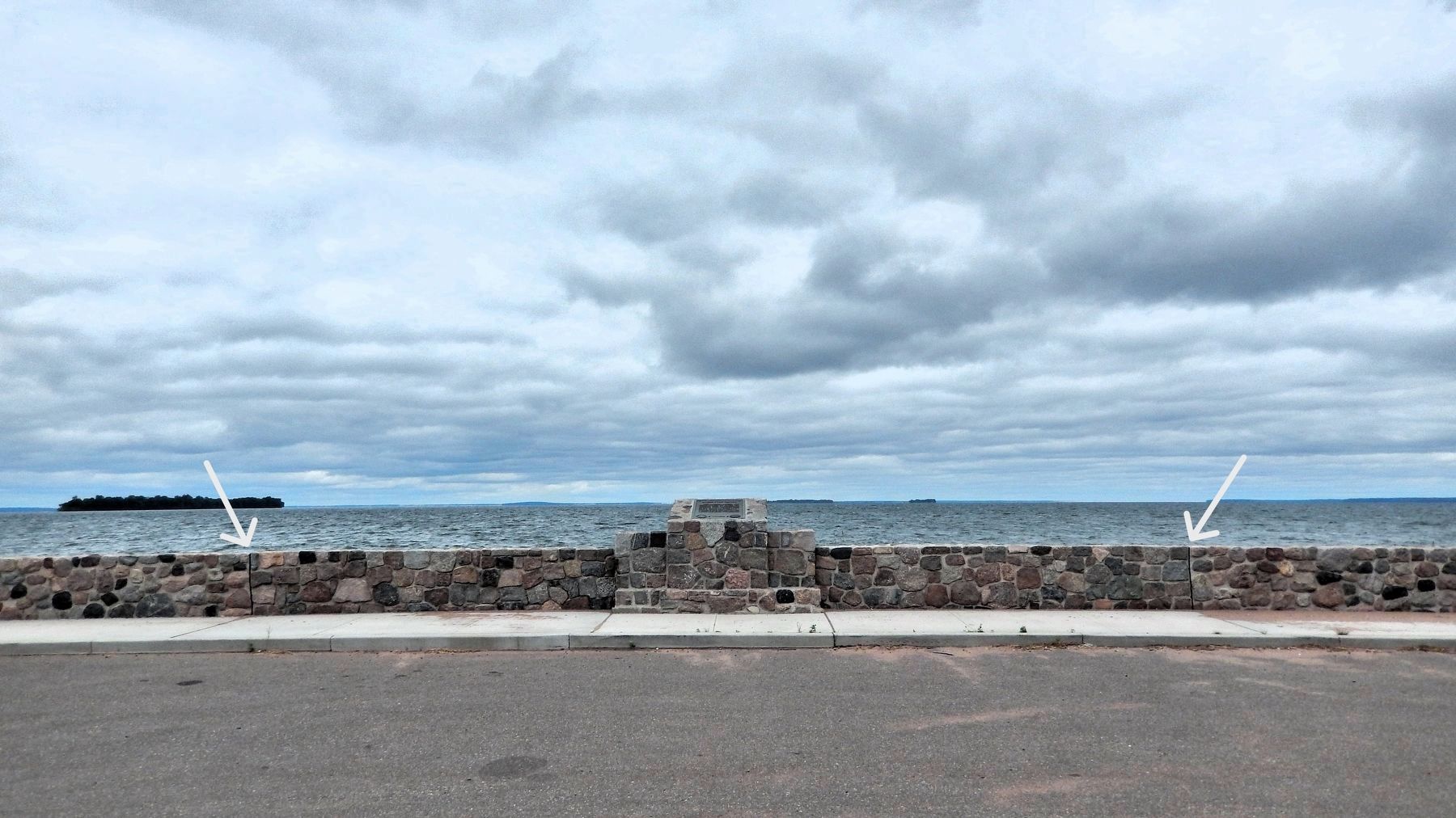 Whipholt Roadside Parking Area Rock Wall image. Click for full size.