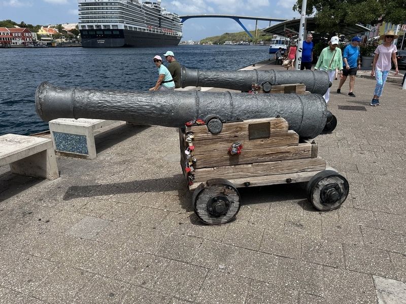 Late 18th Century Cast-Iron 24-Pounder Marker - wide view with cannon image. Click for full size.