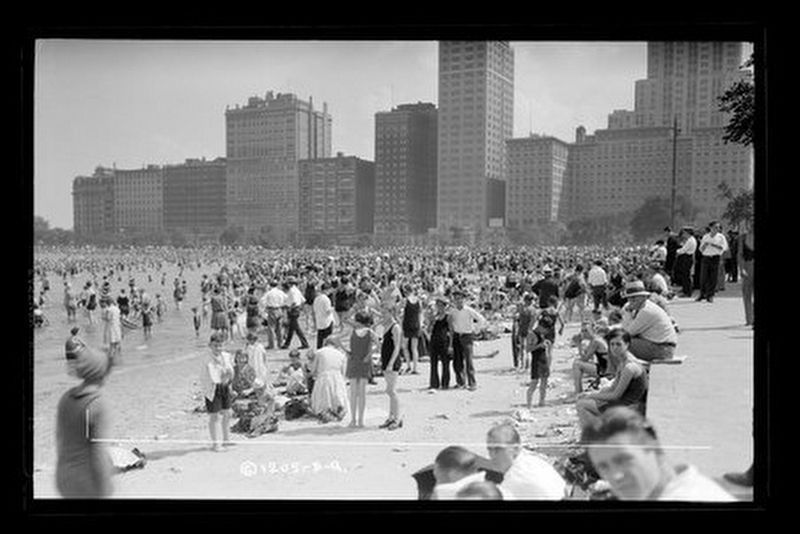 Oak Street Beach and East Lake Shore Drive bulidings image. Click for full size.
