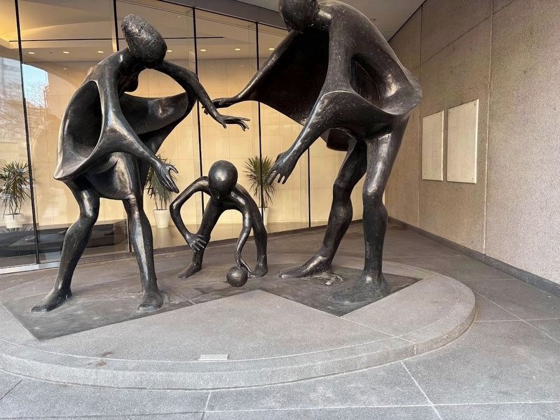 Memorial to Dentists Killed in the World Wars and "Family" sculpture image. Click for full size.