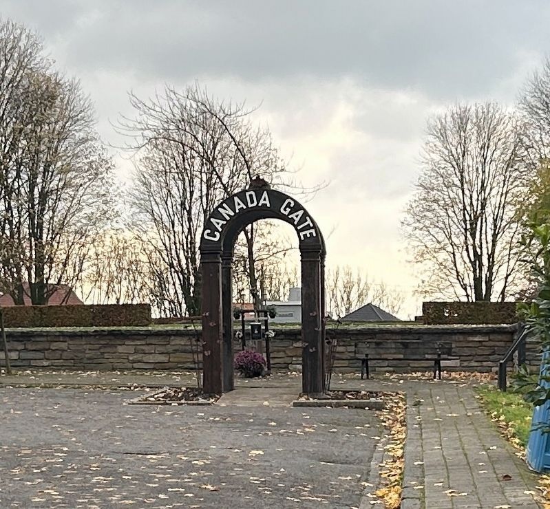 The Canada Gate image. Click for full size.