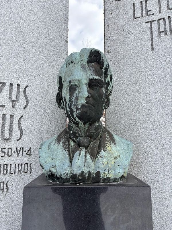Grinius bust at his memorial image. Click for full size.