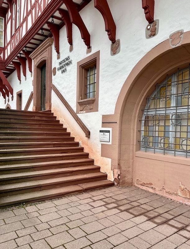 Location of the �Elle� (foot of the staircase, above the white sign) image. Click for full size.