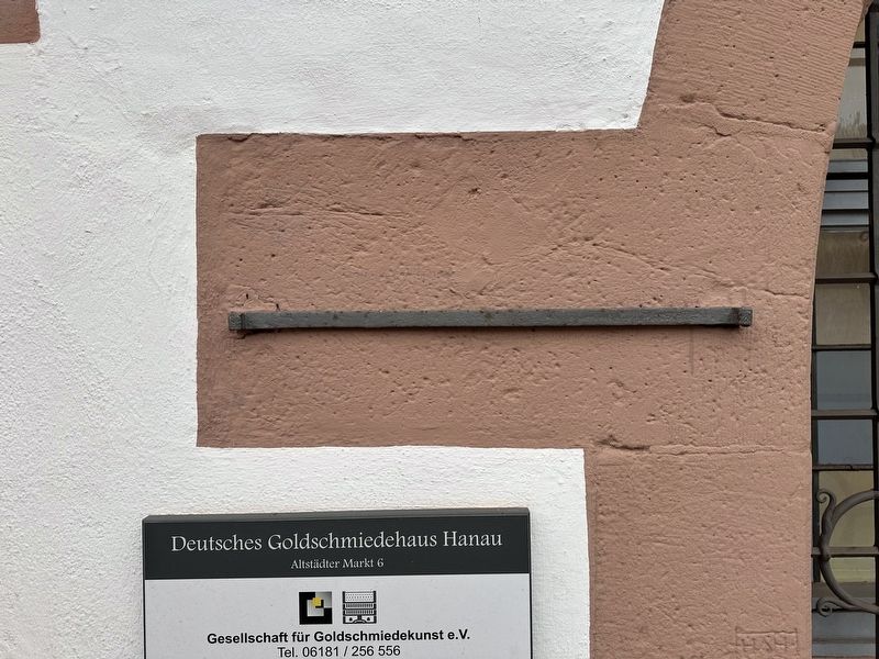 The Hanau �Elle� (= 54.38 centimeters or 1.78 feet or 3.24 bananas) image. Click for full size.