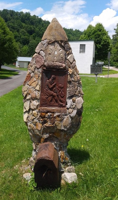 Full view of Boone Trail Highway Marker and Arrowhead. Click for full size. Full view of Boone Trail Highway Marker and Arrowhead image. Click for full size.