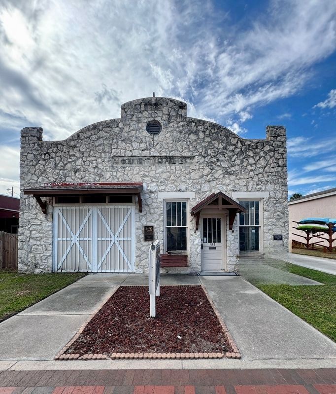 Former City Hall (now Coastal Heritage Museum) and Marker image. Click for full size.