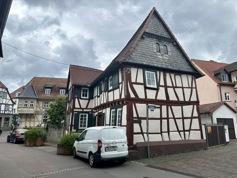 Altes Haus / Old House and Marker image. Click for full size.