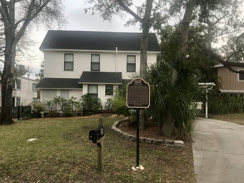 Hennig House and Marker image. Click for full size.