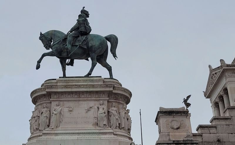 Closeup of Victor Emmanuel II statue image. Click for full size.