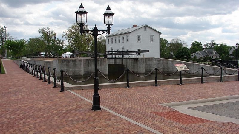 Miami and Erie Canal image. Click for more information.