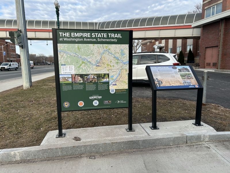 The Empire State Trail Marker image. Click for full size.