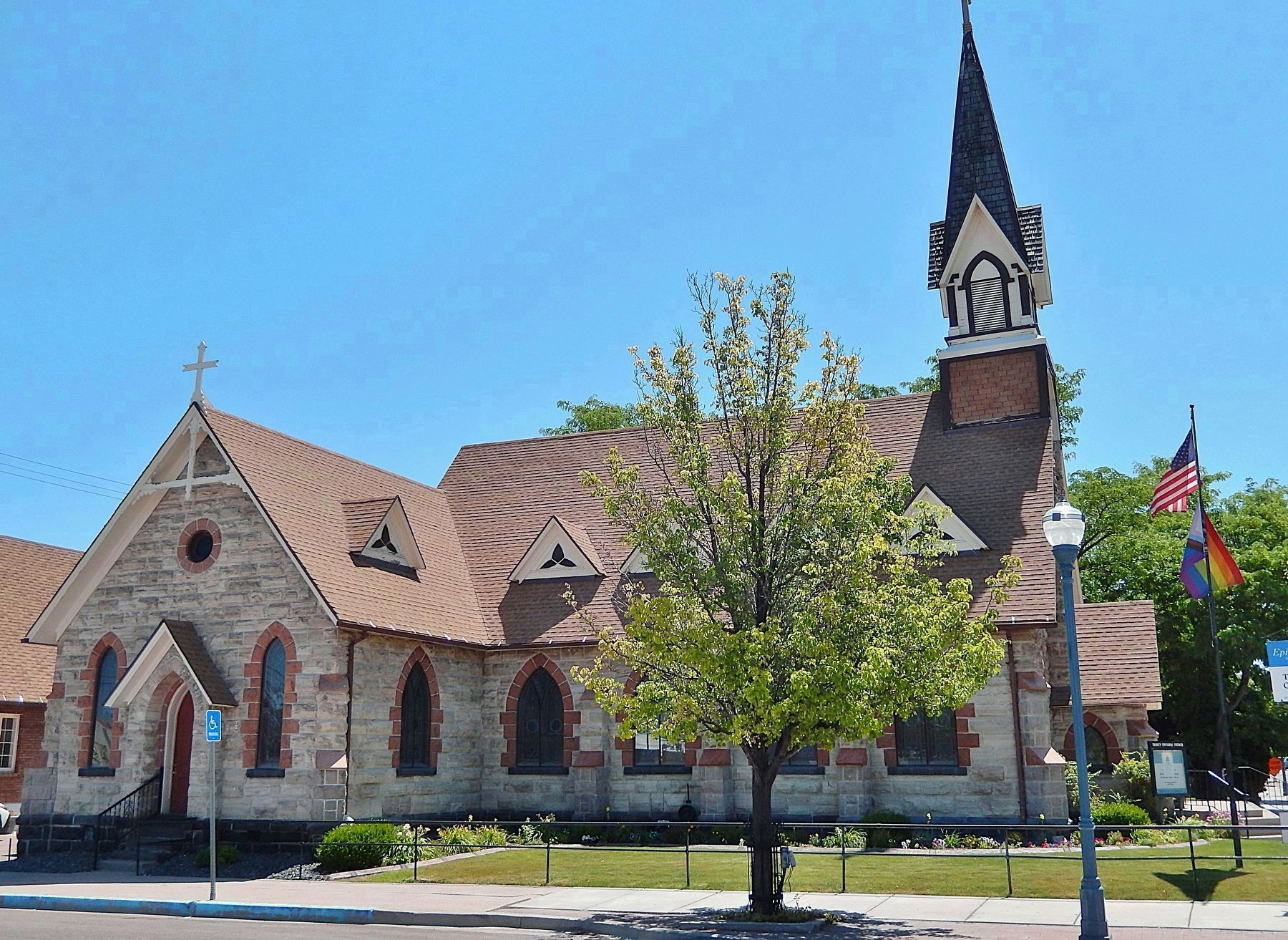 Trinity Episcopal Church (<i>northwest elevation</i>) image. Click for full size.