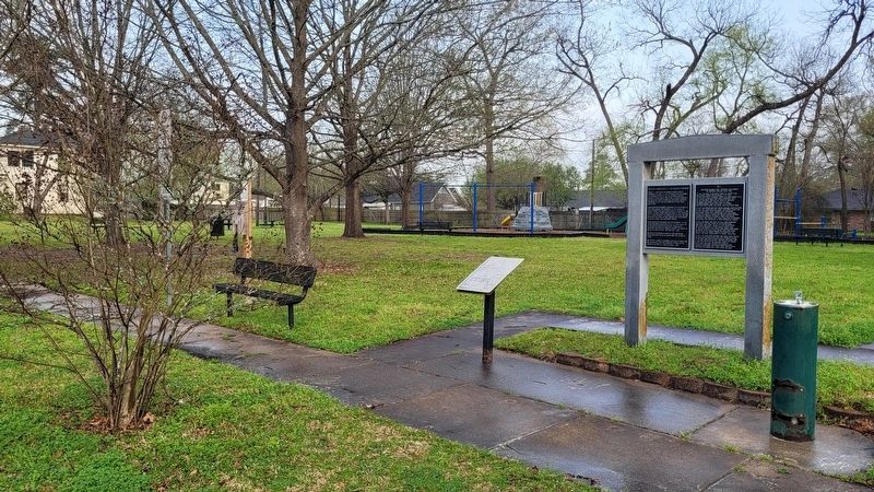 The view of the marker in Mantooth Park image. Click for full size.