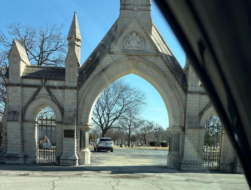 Calvary Cemetery main entrance image. Click for full size.