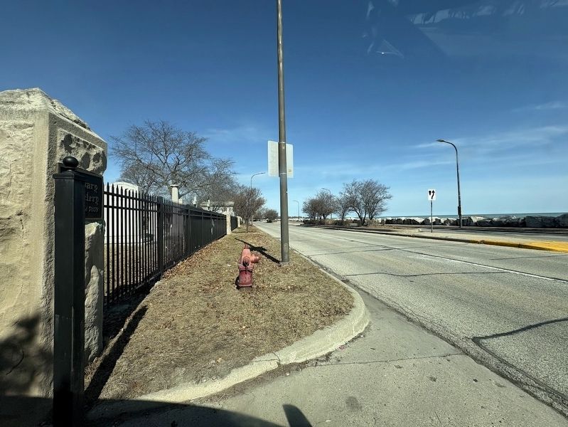 Calvary Cemetery Sheridan Road entrance image. Click for full size.