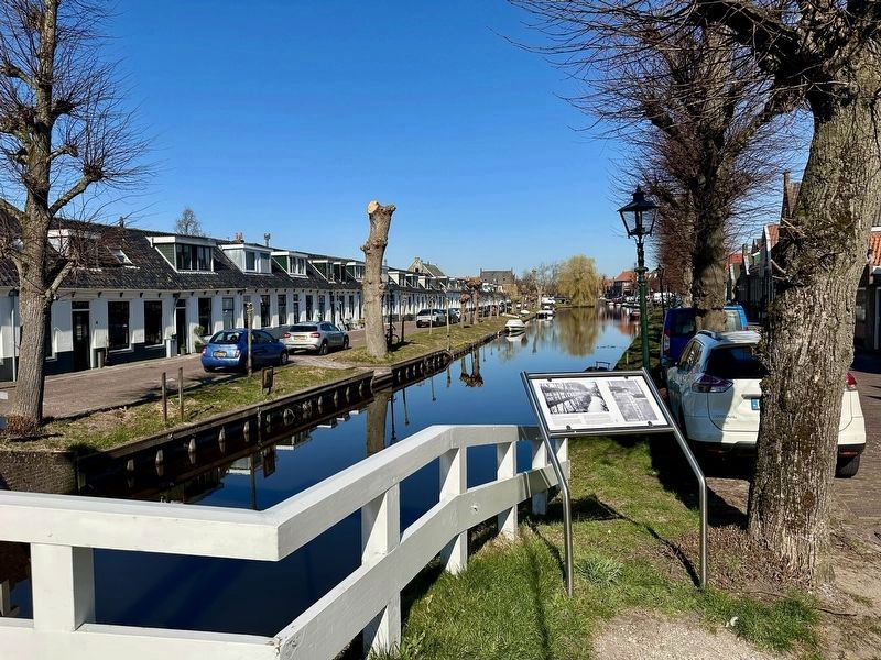 Flood of 1916 Marker - wide view with Nieuwe Zijds Burgwal. Click for full size. Flood of 1916 Marker - wide view with Nieuwe Zijds Burgwal image. Click for full size.