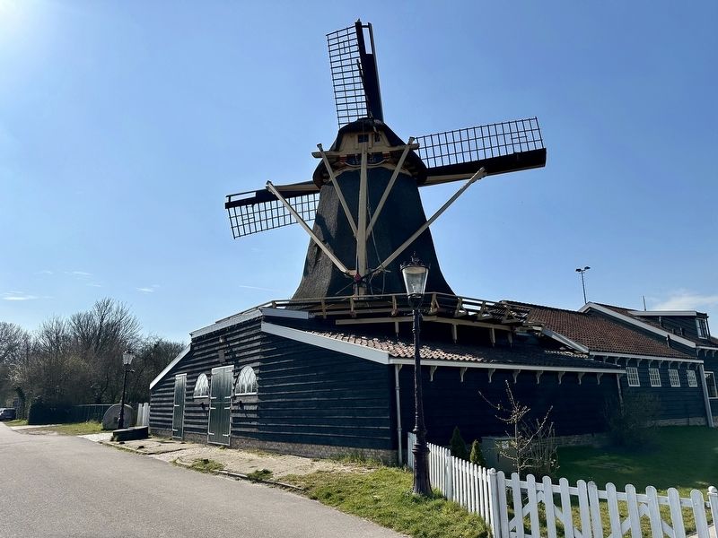 Krijtmolen d�Admiraal (chalk mill) image. Click for full size.