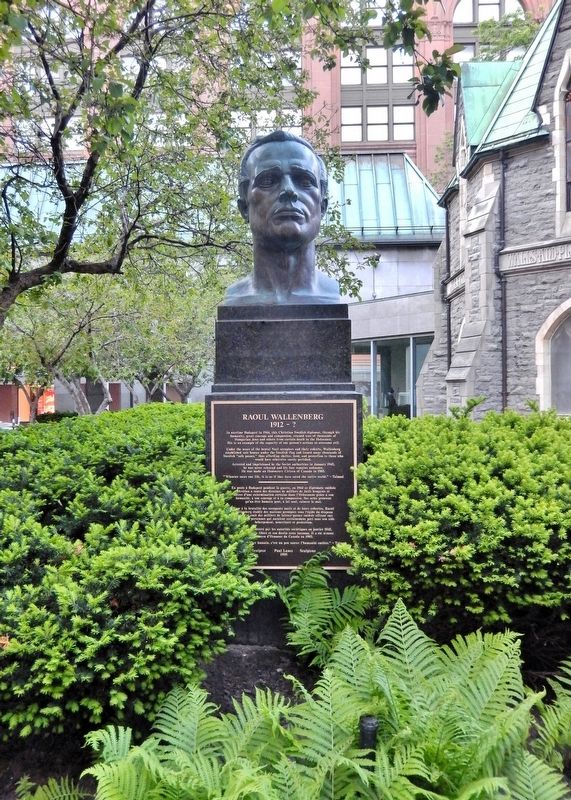 Raoul Wallenberg Marker & Sculpture image. Click for full size.