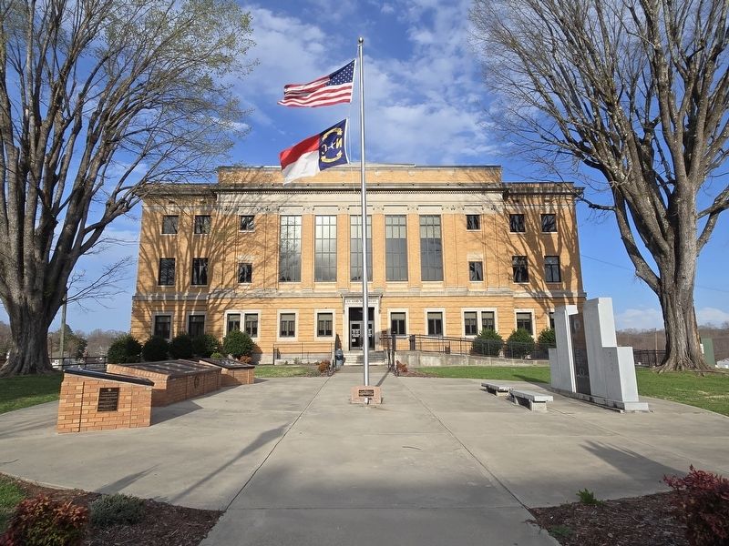 Full view of The Charters of Freedom Marker in front of the McDowell County Courthouse image. Click for full size.