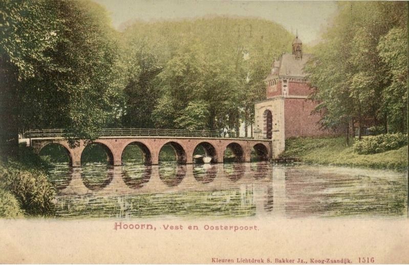 Oosterpoort / East Gate (north side) and bridge. Click for full size. Oosterpoort / East Gate (north side) and bridge image. Click for full size.