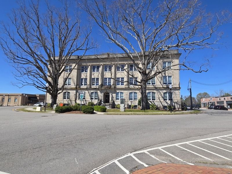 Wide view of the east side of the Historic Moore County Courthouse. Marker in the traffic circle. image. Click for full size.