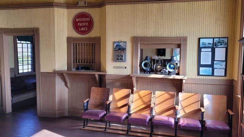 Interior view of the Henderson Depot image. Click for full size.