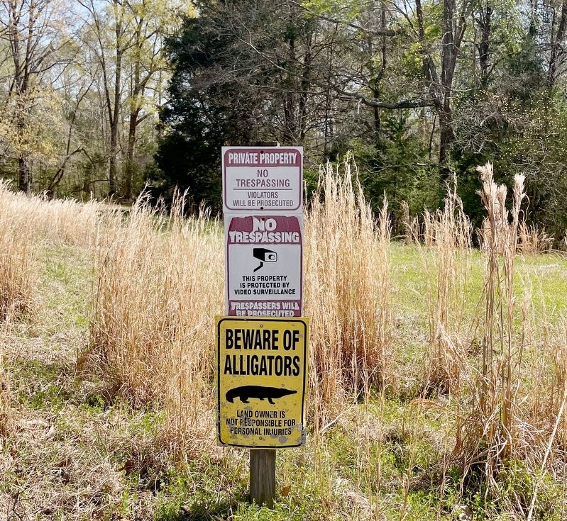 Warnings at the private property line near the marker. image. Click for full size.