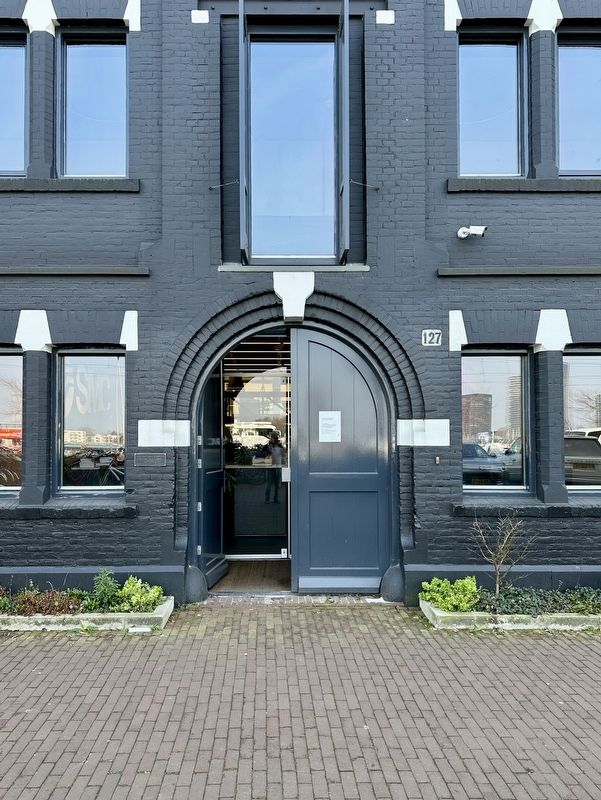 De Ruijterkade 127 Marker - wide view image. Click for full size.