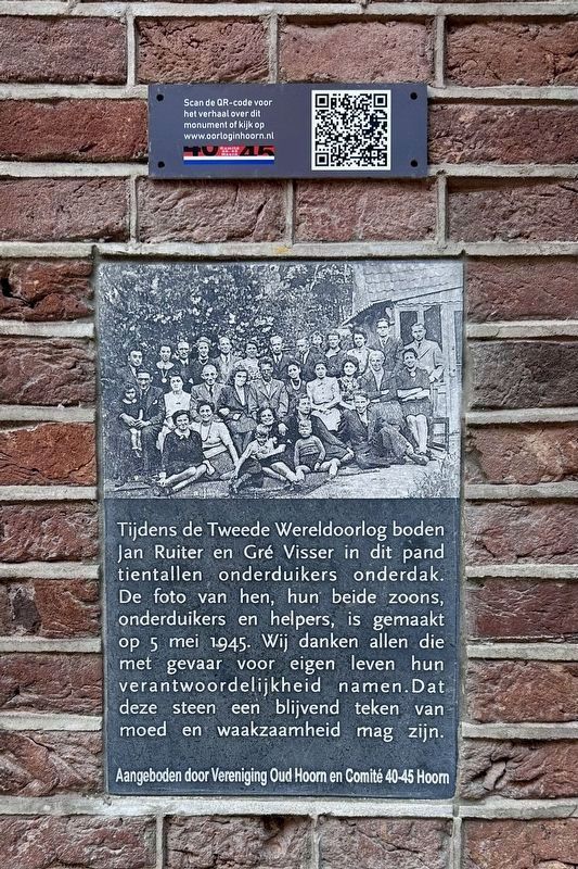 Jan Ruiter and Gr� Visser Memorial image. Click for full size.