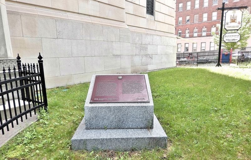 Le Temple Ma�onnique/Masonic Memorial Temple Marker image. Click for full size.